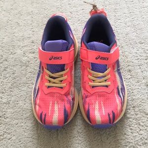 NWT girls ASICS tennis shoes